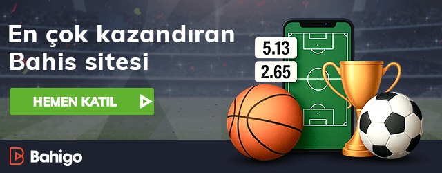 futbol sahası içeren telefon, toplar ve kupa bulunan görsel